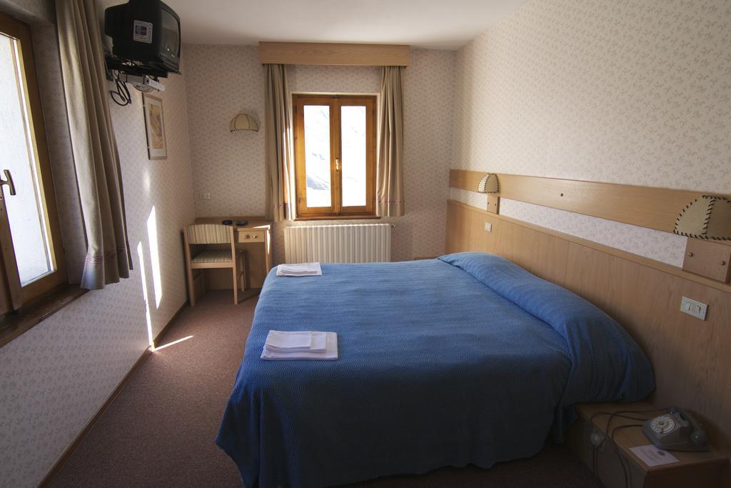 Hotel Folgore Paso Stelvio Habitación foto
